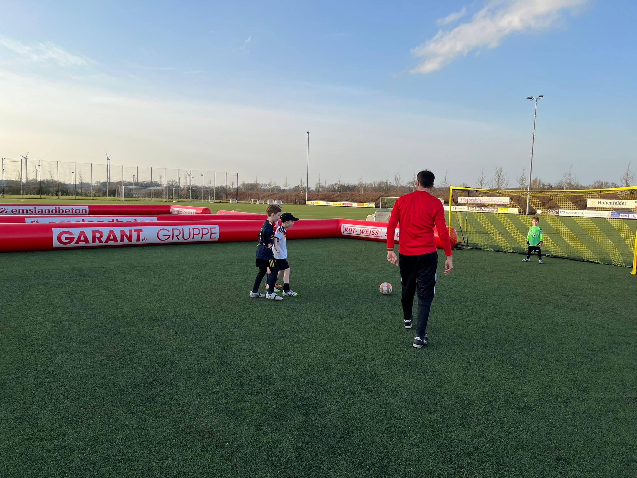 GARANT sponsort ein AirPitch Field.